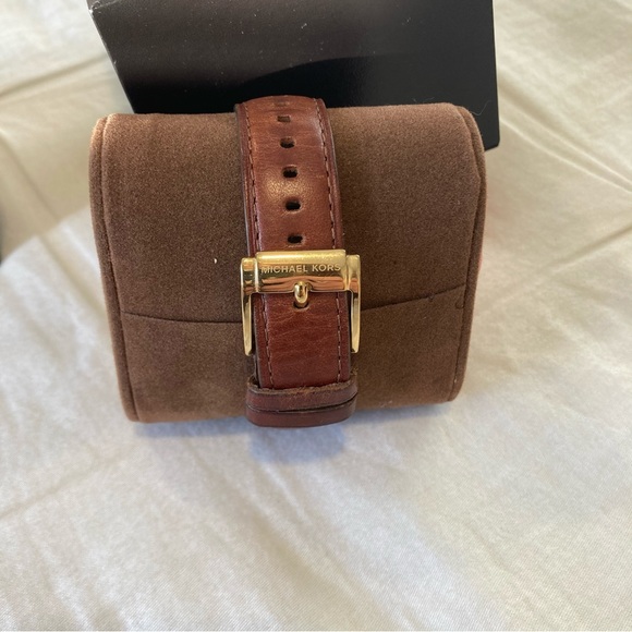NIB - MICHAEL KORS Watch Gold tone, Brown Leather Strap with Crystals - Picture 4 of 9